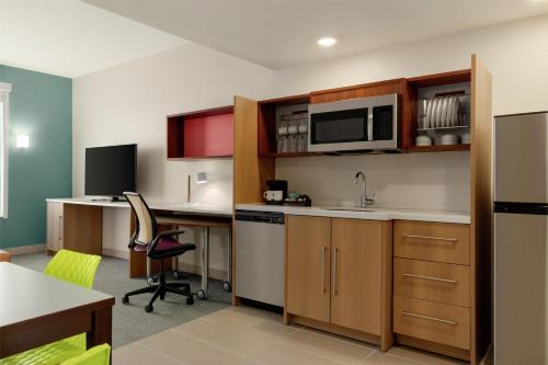 Dapur atau dapur kecil di Home2 Suites By Hilton Dublin