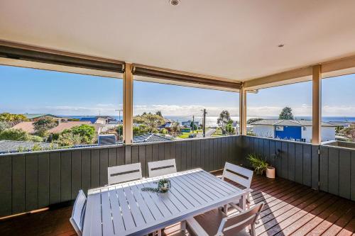Μπαλκόνι ή βεράντα στο StayAU Newly Coastal 5BR Escape with Pool Table
