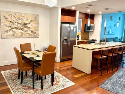 a kitchen and dining room with a table and chairs at Channelside Luxury Retreat Spacious 2BR 2BA Condo with Pool, Balcony, Sauna & Gym in Tampa