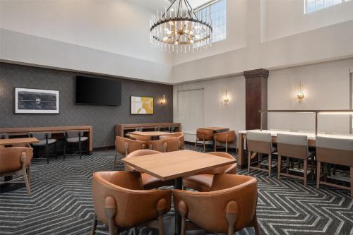 a dining room with tables and chairs and a chandelier at Homewood Suites by Hilton Columbus/Polaris in Columbus