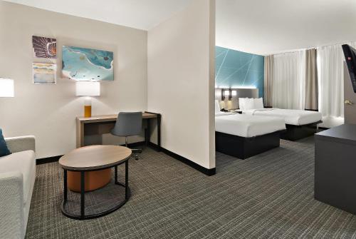 Katil atau katil-katil dalam bilik di Comfort Suites Fort Worth North Fossil Creek