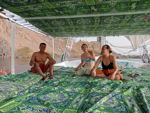 Επισκέπτες που μένουν στο Taha nubian boat