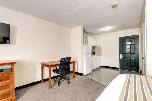 Televisyen dan/atau pusat hiburan di Suburban Studios Westminster Denver North