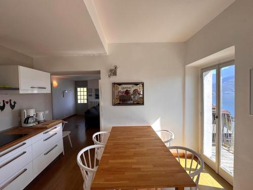 Η κουζίνα ή μικρή κουζίνα στο Luxury Residence La Pianca - Pool and Terrace Lake View