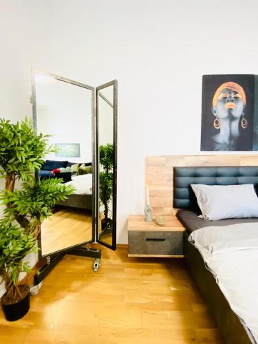 Bright 2BR Retreat Steps from Westbahnhof