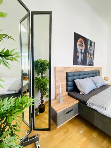 Bright 2BR Retreat Steps from Westbahnhof