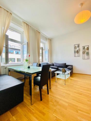 Bright 2BR Retreat Steps from Westbahnhof