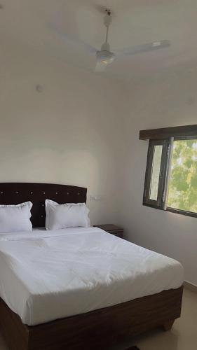 Ένα ή περισσότερα κρεβάτια σε δωμάτιο στο Hotel Shivay palace