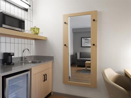 Küche/Küchenzeile in der Unterkunft Hyatt Place Topeka