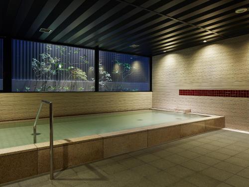 a swimming pool in a room with at Mitsui Garden Hotel Kyoto Shinmachi Bettei in Kyoto