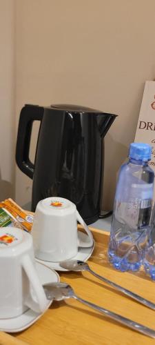 Kemudahan buat kopi dan teh di B&B Klomiabla