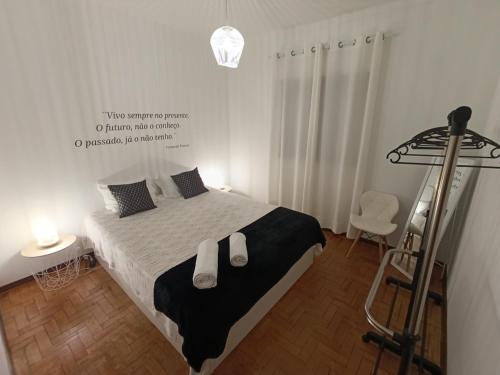 a bedroom with a bed with a black and white blanket at CASA SOPHIE - Alojamento - Casa de Férias in Ansião