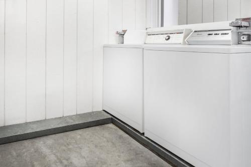 a laundry room with a washer and dryer at Travelodge by Wyndham Grants Pass in Grants Pass