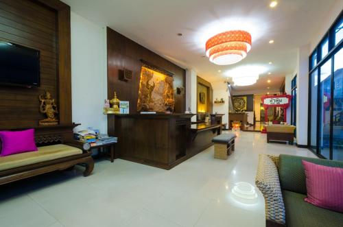 El vestíbulo o zona de recepción de Nicha Suite Hua Hin Hotel