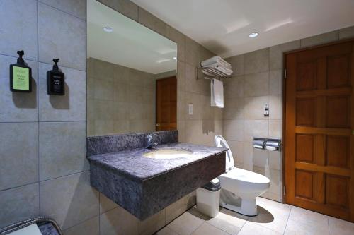 Salle de bains dans l'établissement Han She Hotel