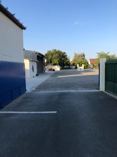 Fotografie z fotogalerie ubytování House, lot, secure private parking v destinaci Issoudun
