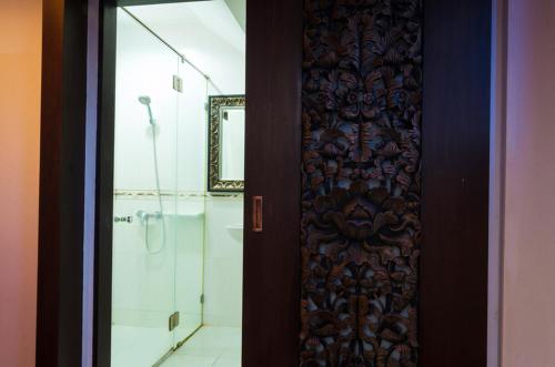 Koupelna v ubytování Nicha Suite Hua Hin Hotel