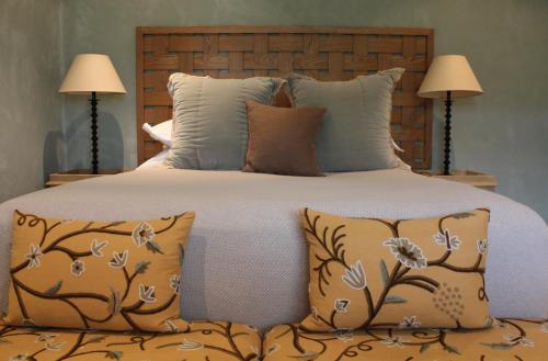 a bedroom with a large bed with pillows at Inn Scone in Scone