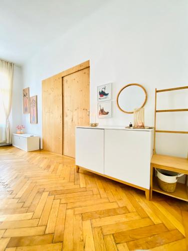 Affordable Room in Villa, With Garden & Parking