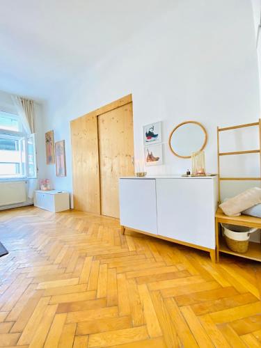 Affordable Room in Villa, With Garden & Parking