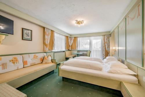 Hotel Almhofにあるベッド