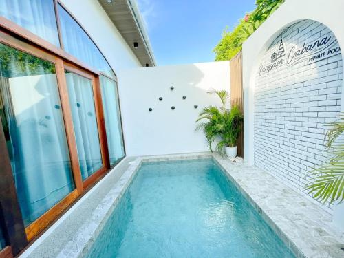 a swimming pool in front of a house at Bangsaen Cabana บางแสน คาบาน่า in Ban Thai Don (1)