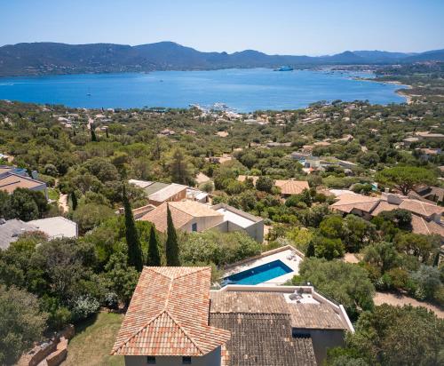 Villa MARINARCA sitew Porto Vecchio Marina di Fiori Vue mer piscine chauffée Clim plage à pied tennis