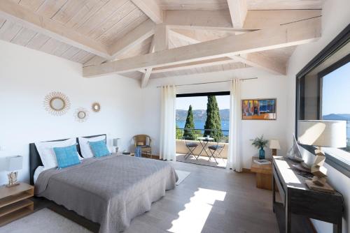 Villa MARINARCA sitew Porto Vecchio Marina di Fiori Vue mer piscine chauffée Clim plage à pied tennis