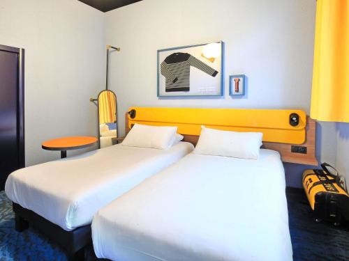 Кровать или кровати в номере ibis Styles Saint Malo Centre Historique