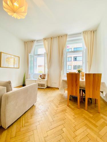 2-Bedroom Apartment, Sleeps Six, 4-Min Walk to Stadthalle
