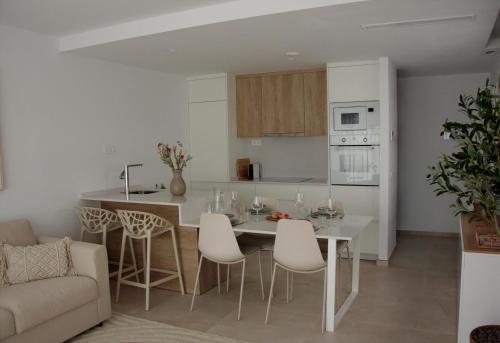 Η κουζίνα ή μικρή κουζίνα στο Casa Endamar Vakantiewoning met privézwembad in San Javier