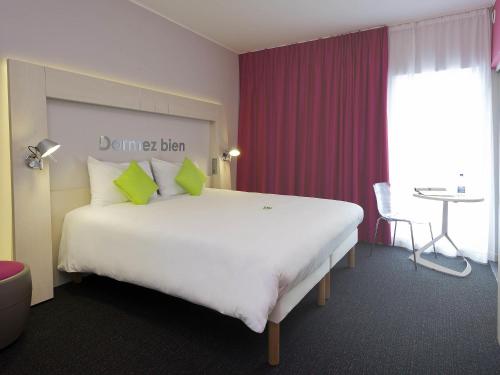 Ein Bett oder Betten in einem Zimmer der Unterkunft Ibis Styles Nivelles