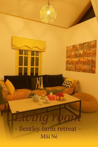 Χώρος καθιστικού στο Bently Farm Retreat Mũi Né