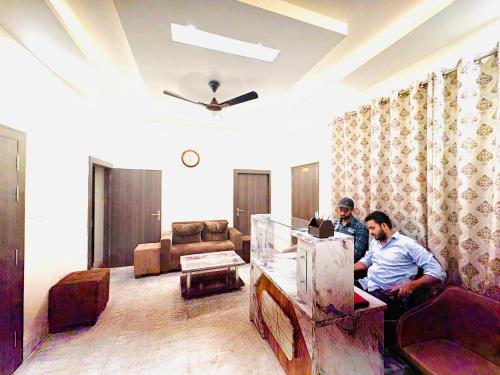 Clientes alojados en Hotel Ashtra