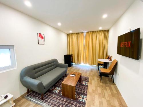 TV a/nebo společenská místnost v ubytování Eco Cozy Hotel Nam Ngu Street