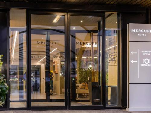 a store front of a meyerrite store with glass doors at Mercure Milano Agrate Brianza in Agrate Brianza
