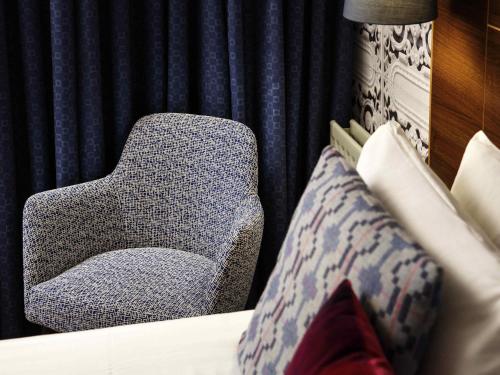 Postel nebo postele na pokoji v ubytování Mercure Brighton Seafront Hotel