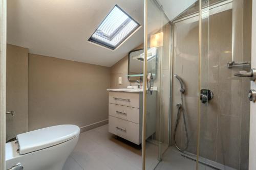 Ένα μπάνιο στο Villa Sofa Palmiye Tatil Evi