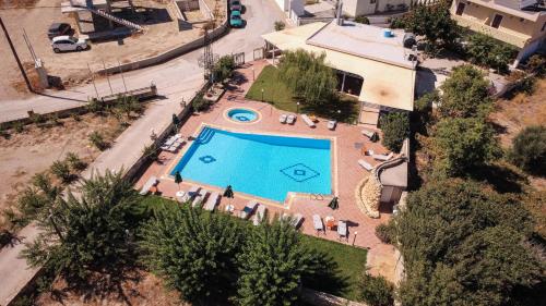 Bazén v ubytování Dimitris Villa Hotel nebo v jeho okolí