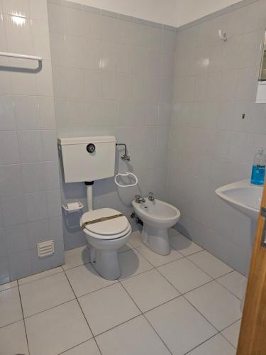 Ένα μπάνιο στο ap na praia de Quiaios