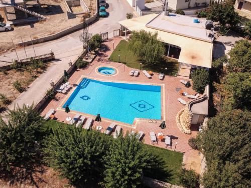 Bazén v ubytování Dimitris Villa Hotel nebo v jeho okolí