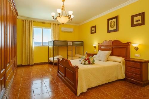 a bedroom with a bed with a flower arrangement on it at Casa Rural Chalet Venta del Aire Cortijo Terron in Lanjarón