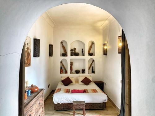 a bedroom with a bed in a room with an archway at Top Riad 6 persons 5 minutes main square in Marrakech