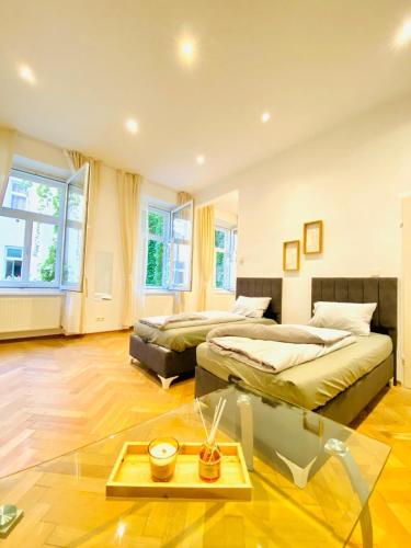 Spacious 2BR Apartment 7 Min from Westbahnhof