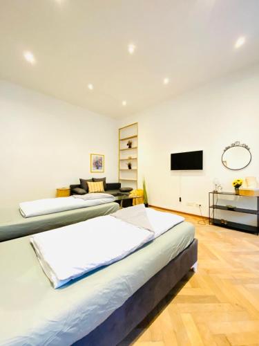 Spacious 2BR Apartment 7 Min from Westbahnhof