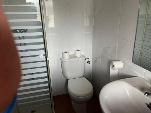 Bilik mandi di Refugi La Basseta