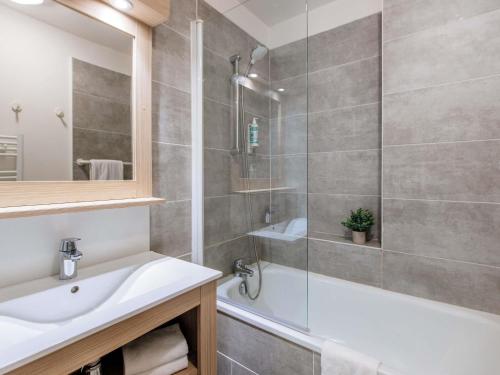 Bilik mandi di Aparthotel Adagio Access Marseille Prado Périer