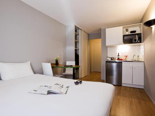 Dapur atau dapur kecil di Aparthotel Adagio Access Paris Maisons-Alfort