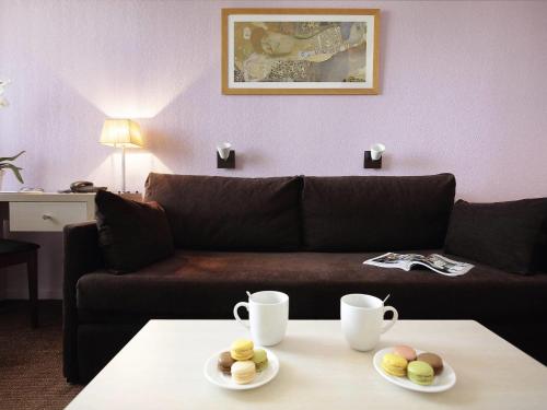 Ein Sitzbereich in der Unterkunft Aparthotel Adagio Access Avignon