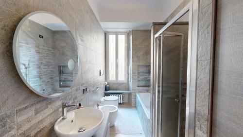 Wonderful downtown apartment-HD NETFLIX, KING-SIZE BED, two minutes' walk from metro photo 27